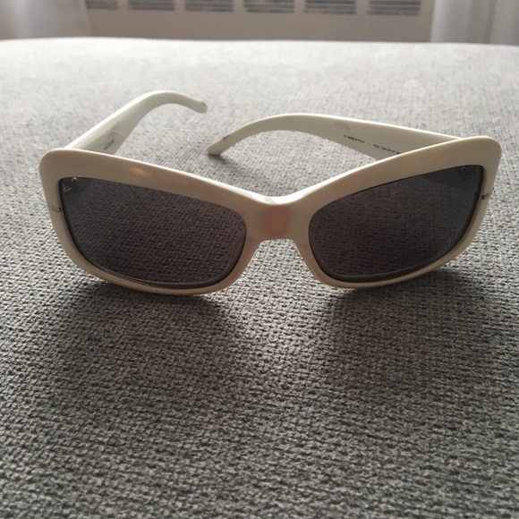 AUTHENTIC Valentino Sunglasses - Picture 8 of 8